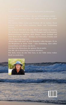 Beschreibung eines Buches über Selbstreflexion mit Übungen und Fragen. Im Hintergrund ist ein Meer und ein Foto.