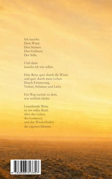"Lauschende Weite" beschreibt stille Reflexion, Lebensreise und innere Stimme. Hintergrund zeigt eine weite Wüstenlandschaft.