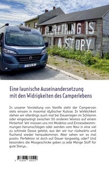 „Everything is a story.“ Ein Wohnmobil steht vor einem alten Gebäude mit dieser Botschaft an der Fassade.