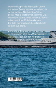 Ein Wasserpanorama mit einem Küstenstreifen und Gebäude im Hintergrund, begleitet von einem Text über persönliche Veränderung.