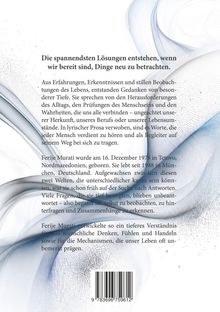 Text über persönliche Erfahrungen und Gedanken, begleitet von einem abstrakten, wellenförmigen Hintergrund in Blau und Weiß.
