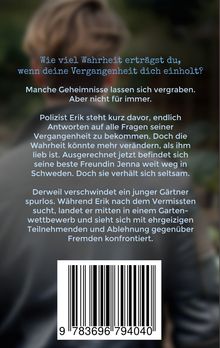Text über Geheimnisse und Eriks Vergangenheit. Verschwinden eines Gärtners. Ein Barcode unten. Hintergrund unscharf.
