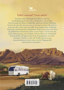 "Endlich zuhause? Träum weiter!" Text über Landschaft: Bus, Tiere, Gebirge. Warme Farben, heiterer Eindruck, Logo: Wal.