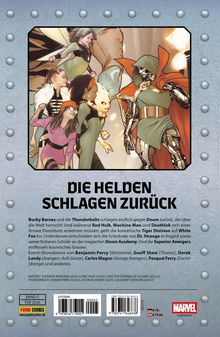 „DIE HELDEN SCHLAGEN ZURÜCK“. Superhelden stehen entschlossen zusammen, darunter eine Figur in Rüstung mit Kapuze.