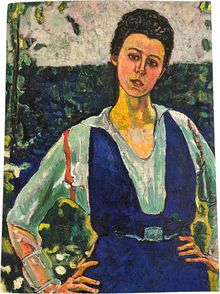 Eine Illustration zeigt eine Person mit lockigem Haar, Händen in die Hüften gestützt, in einem blau-weißen Kleid vor grünem Hintergrund.