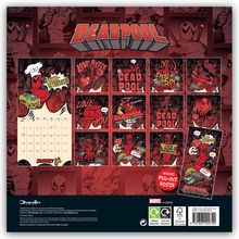 "Deadpool" in großen Buchstaben oben. Comic-Stil Kalender mit witzigen Deadpool-Illustrationen und einem Pull-out Poster.