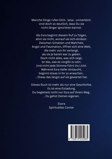 Ein Text erzählt von Esras Reise zwischen Schatten und Wahrheit, einer Einladung zur eigenen Entdeckung. Unten ein Barcode.