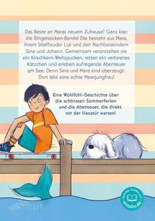 Text über die Ringelsocken-Bande, ein Junge auf einem Skateboard, ein Hund auf einem Steg und eine Meerjungfrauflosse im Wasser.