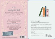 "Lies dich glücklich" in geschwungenen Buchstaben, zusammen mit dekorativen Blumenmotiven und einem Bild von Büchern.