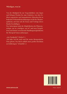 Text „Würdigen, was ist“ mit Beschreibung über Themenvielfalt und therapeutische Erkenntnisse. Zitate loben das Werk.