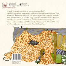 Texte: "Mögen Regenwürmer es gerne, angefasst zu werden?" Kimos Frage führt zu einem einfühlsamen Kinderbuch über Grenzen und Gefühle.

Beschreibung: Eine bunte Decke hängt über zwei Stühlen, darunter ein Spielauto und Kissen.