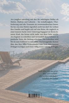 Text beschreibt Avas inneren Weg und poetische Texte vor einem sonnigen Pool mit Liegestuhl und Blick auf ein Tal.