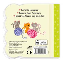 Lernen ist wunderbar. Begegne vielen Tierkindern. Katzillustration mit Wollknäueln auf hellgelbem Hintergrund.