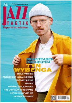 Titel: JAZZTHETIK. Themen: BRAINTAESER ORCHESTRA, TYN WYBENGA, ÉMILE PARISIEN, u.a. Mann in gelber Jacke vor blauem Hintergrund.