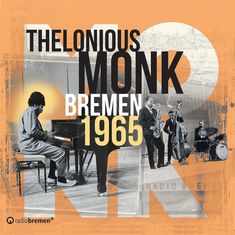 "Thelonious Monk Bremen 1965" in großen Buchstaben. Jazzmusiker, darunter ein Pianist, Saxophonist, Kontrabassist, Schlagzeuger.