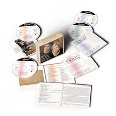 CD-Set von "MOZART: The Complete Violin Sonatas". Cover zeigt zwei Personen. Discs und Booklets sind arrangiert.