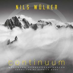 Text: "NILS WÜLKER", "continuum", "MÜNCHNER RUNDFUNKORCHESTER", "CONDUCTED BY PATRICK HAHN". 

Schwarz-weißes Bergpanorama mit Wolken.