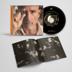 CD-Album „Una Historia Importante“ von Eros Ramazzotti, zeigt ein Porträt des Künstlers und beiliegendes Booklet.