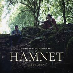 "Original Motion Picture Soundtrack. Hamnet. Music by Max Richter." Zwei Personen in einem bewaldeten Gebiet.