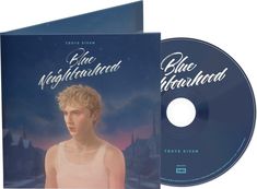 "Blue Neighbourhood" und "Troye Sivan" in weißer Schrift. Illustration eines jungen Mannes vor einem nächtlichen Himmel.
