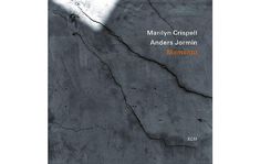 Graue Textur mit Rissen. Oben rechts: "Marilyn Crispell Anders Jormin Memento". Unten rechts: "ECM".