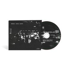 Text: "IMMANUEL WILKINS QUARTET", "LIVE AT THE VILLAGE VANGUARD VOL. 1". Schwarz-weißes Foto mit fünf Musikern auf einer Bühne.