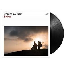 Text: "Dhafer Youssef Shiraz". Zwei silhouettierte Personen vor einem dramatischen Himmel. Schallplattenhülle.
