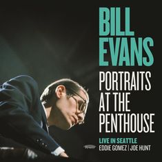„BILL EVANS PORTRAITS AT THE PENTHOUSE LIVE IN SEATTLE EDDIE GOMEZ | JOE HUNT“. Profil eines Mannes am Klavier.