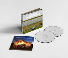 CD-Hülle mit "Die Toten Hosen: Trink aus! Wir müssen gehen". Zweites Cover: "Die Toten Hosen: Alles muss raus!". Zwei CDs sind sichtbar.