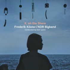 "K. on the Shore", Frederik Köster/NDR Bigband, Conducted by Geir Lysne. Silhouette einer Person am Meer.