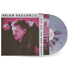 "BRAIAN FALLON & THE PAINKILLERS" und "NOT BAD FOR NEW JERSEY"; Cover mit Mann, vorwiegend in Pinktönen. Schallplatte daneben.
