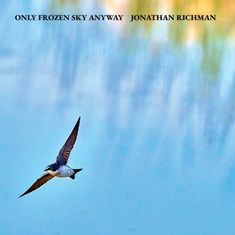 Text: "ONLY FROZEN SKY ANYWAY JONATHAN RICHMAN". Ein Vogel fliegt vor einem verschwommenen, blauen Hintergrund.