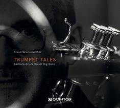 "Klaus Wienerroither, TRUMPET TALES, Barbara Bruckmüller Big Band." Nahaufnahme eines Gesichtes mit einer Trompete.