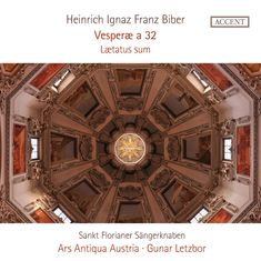 Text: Heinrich Ignaz Franz Biber, Vespræ a 32, Lætatus sum, Sankt Florianer Sängerknaben, Ars Antiqua Austria, Gunar Letzbor.

Eine verzierte Deckenansicht mit kunstvollen Malereien und Ornamenten.