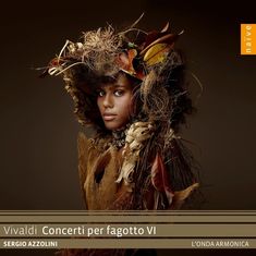 Vivaldi "Concerti per fagotto VI". Natürliche Kleidung aus Blättern und Zweigen, ernster Blick, naäve-Logo oben rechts.