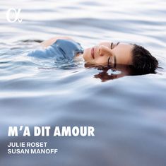 M’A DIT AMOUR 
JULIE ROSET 
SUSAN MANOFF

Eine Frau mit geschlossenen Augen treibt im Wasser.