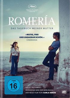 Titel "ROMERÍA: DAS TAGEBUCH MEINER MUTTER". Zitate: "Eine bewegende Ode". Frau und Mann an einer Küste.