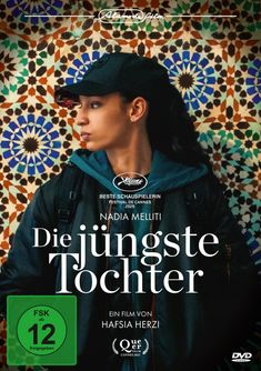 "Die jüngste Tochter", ein Film von Hafsia Herzi. Bunte Mosaikmuster, junge Frau mit schwarzer Basecap und Kapuze.