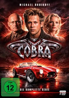 Text: Michael Dudikoff, Cobra, FSK ab 12 freigegeben, Die komplette Serie. Drei Personen vor einem roten Sportwagen.
