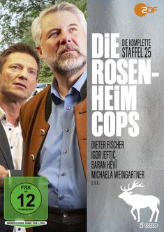 „Die Rosenheim-Cops“, Staffel 25. Schauspieler: Dieter Fischer, Igor Jeftić. Zwei Männer schauen in die Ferne. Logo von ZDF.