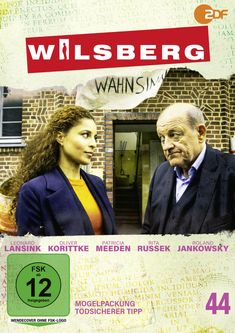 "WILSBERG", "WAHNSINN", FSK 12, "Mogelpackung", "Tödlicher Tipp". Zwei Personen stehen vor einem Backsteingebäude.