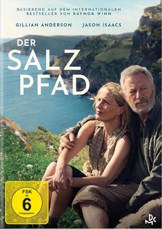 "Der Salzpfad", Buch-Cover. Zwei Menschen umarmen sich, sitzen an einer grünen Küste mit Blick auf das Meer.