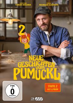 "Neue Geschichten vom Pumuckl", Staffel 2. Ein Mann in Werkstatt, Pumuckl-Illustration, warmes gelbes Licht.
