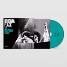 "ROBERTA FLACK THE MONTREUX YEARS" in weiß und blau auf schwarzem Hintergrund. Schwarz-weiß Fotos einer singenden Frau.