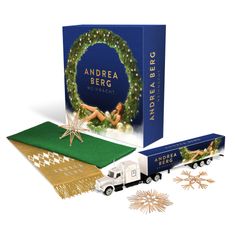 Text: "ANDREA BERG WEIHNACHT." Eine festliche Box mit grünen, goldenen und weißen Details sowie ein Spielzeugtruck.