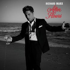 Text: "Richard Marx, After Hours". Ein Mann im Smoking steht am Strand, hält ein Martini-Glas, aus dem Flüssigkeit fließt.