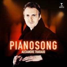 "Pianosong, Alexandre Tharaud" steht vor einem Porträt eines Mannes mit ernstem Gesichtsausdruck. Oben rechts ist ein Logo.