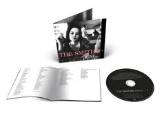 CD-Cover mit Text "THE SMITHS BEST... I", daneben ein CD-Booklet mit Songtexten und eine schwarze CD mit weißem Text.