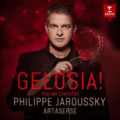 „GELOSIA! Italian Cantatas“ mit Philippe Jaroussky und Artaserse. Ein Mann hält eine Rose vor rotem Hintergrund.