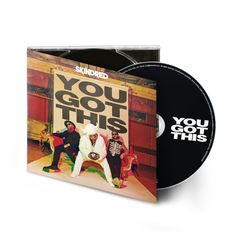 Text "YOU GOT THIS" in Großbuchstaben. Menschen in bunter Kleidung auf einem Sofa im Hintergrund. CD-Cover und CD sichtbar.
